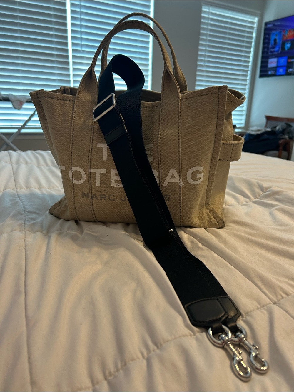Marc Jacobs Canvas The Tote Bag in Tan with White Logo - Picture 5 of 6